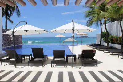 Image de An elegant and peaceful apartment located in a exclusive front beach condo