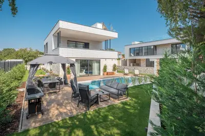 Luxury Villa Moonstone with Pool