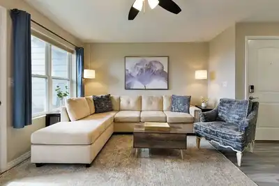 Image de 3109-1 · Branson's Newest Gem: City View Condo Patio & Pool