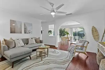 Image de Sunny Palm Cottage | Hot Tub | 10 Min to Beach!