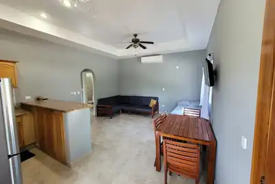 Image de Spacious 1 Bedroom Condo, Amazing Location. . .