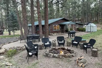 Image de Tipsy Trout Cabin; a Hidden Gem in the Pines