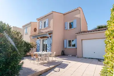 Image de Mp27 Confortable pavillon dans résidence avec piscine