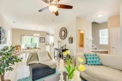 Image de Easy Fwy Access By Downtown next to 321 and 85 freeway