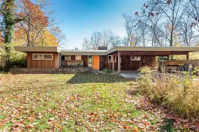 Image de Mid-century modern in signature Blmtn neighborhood