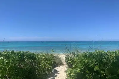 Image de Beach'n Barefoot - nestled on the sands of Love Beach - max guests 2