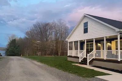 Image de Cottage #15 · Brand New 2 Bedroom Cottage on Seneca Lake
