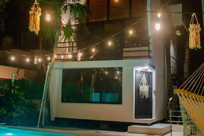 Image de Cafe cabin, Only adults