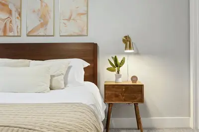 Image de 2 Bedroom Suite l Resort Pool! Game-Room! 8 Min to Downtown! Free Parking!