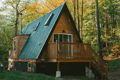 Image de The A-Frame on Pudding Hill - Wood Burning Cedar Hot tub!