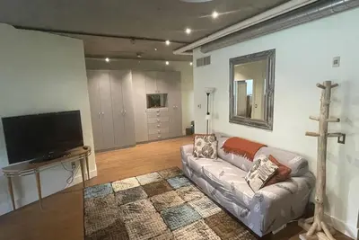 Image de Charming 1 Bedroom Industrial Loft w/ Dedicated Parking