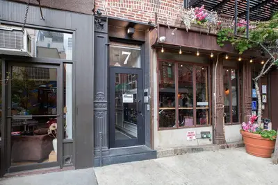 Image de Classic Les 1br w/ W/D, walk to SoHo & Nolita, by Blueground