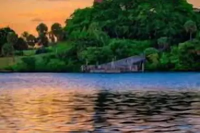 Image de Jupiter waterfront - dock and new  jacuzzi spa, 3 b 2 b fits 30 “ boat