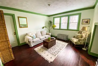 Image de lovely and cozy vintage two bedroom, 🐾friendly apartment