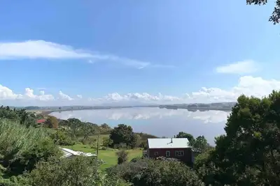 Image de Peaceful riverfront cottage in tiny northland town