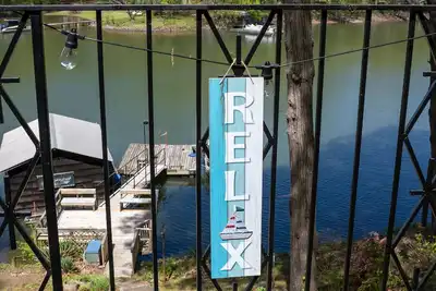 Image de Black Swan Lake House - Event Friendly