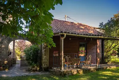 Image de Charming Stone House on the banks of the La Sorgues River