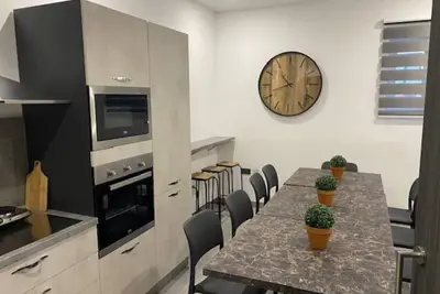 Image de Lovely modern large spacious home with 7 Br + Wifi