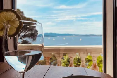 Image de Maison CoBrun vue mer panoramique, calme, Anse Méjean à 2 mn à pied.