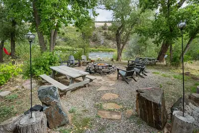 Image de Pet Friendly Rustic Cabin on the Animas River -  6 Min. to Downtown Durango