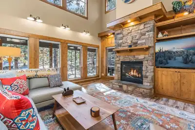 Image de Pine House Retreat ~ Brand New Furniture ~ Sleeps 8 ~ Ac ~ Close To Trails!