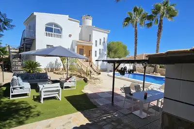 Image de Exclusieve 4-bedroom Villa aan de Costa Blanca met Privé Zwembad