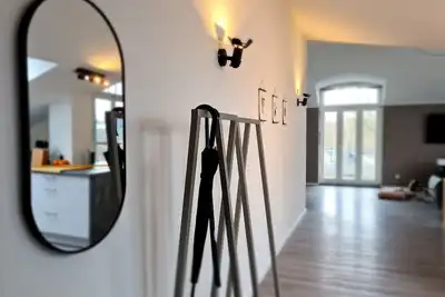 Image de Penthouse in Waterfront Villa Including Wifi Parking Balcony Netflix