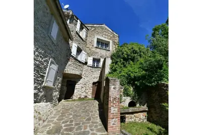 Image de Mas en pierre, vue sur la vallée