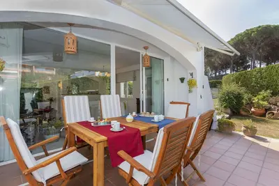 Image de Confortable appartement dans une maison de vacances avec Wifi, piscine, climatisation, Tv et patio