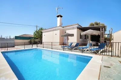 Image de Maison de vacances « La Arbolada, Chalet Chiclana » avec piscine privée et Wi-Fi
