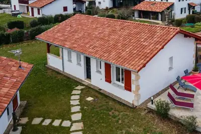 Image de Maison 2 chambres. Au pied du bourg. Dînez au bord de la rivière.
