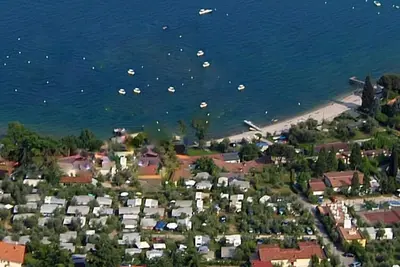 Image de Cottage 89, completely renovated recently, with terrace, 2 minutes from the lake