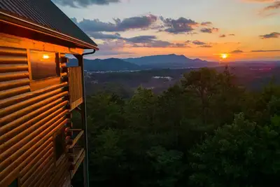 Image de A Shining Starr - Beautiful Mtn Views & Hot Tub!