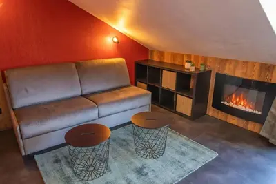 Image de 100m du centre station, 2ème étage, piscine, sauna, balcon, télévision, casier à ski, 27m²