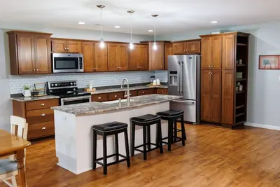 Image de Ultimate Country Home with a 4800 sq. ft shed- pickle ball, corn hole, and more! !