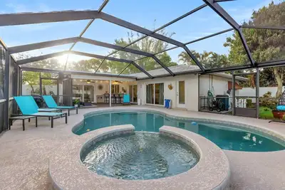 Image de Oasis in Seminole, heated pool