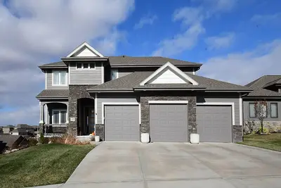 Image de 6 Bedroom Family Home - 8 beds