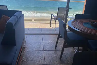 Image de Beautiful Ocean front condo on the beach!