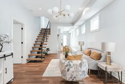 Image de Big Home in Fletcher Place!