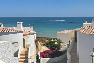 Image de Large 3 storey townhouse, minutes walk from beach. /shops etc