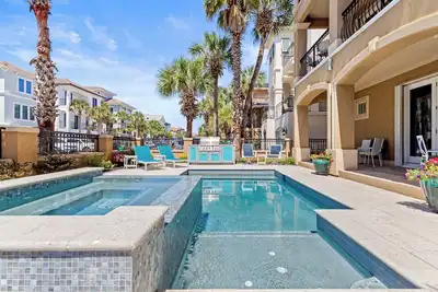 Image de Private Pool, Hot Tub, Elevator, Across from Beach