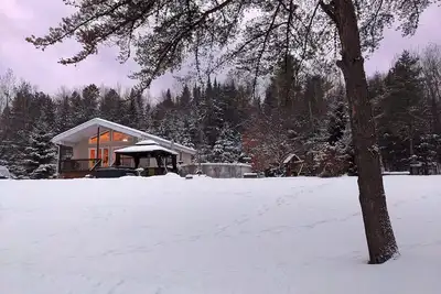 Image de La Quiétude des Trois-Lacs | Spa et Piscine Chauffée en face du Lac