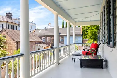 Image de Fully Renovated c. 1811 home in Historic Charleston