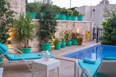 Image de Leto Townhouse - Stylish spacious with private pool in the heart of the town