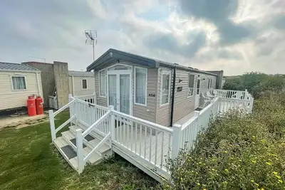 Image de Beautiful caravan with decking at Naze Marine Park, sleeps 8 ref 17341br