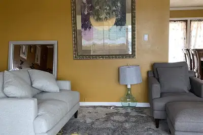 Image de Cozy cabin style home in a quiet neighborhood in terrace hgts.