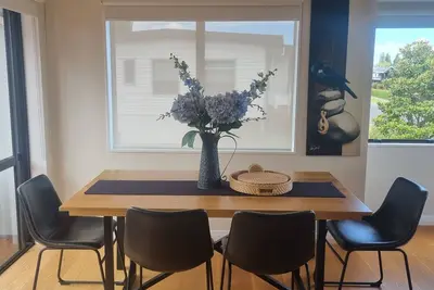 Image de Walk to the Lake, or Stay in and Enjoy the View