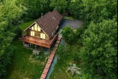 Image de \"Family Cabin: Hot Tub, Golf, Games, Sunset, Pet! \"