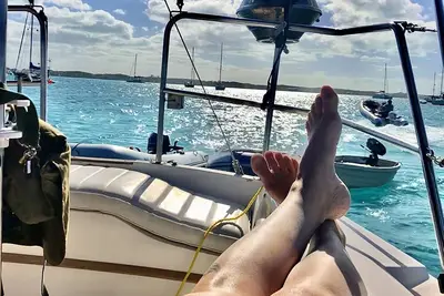 Image de Water Glamping Over Blue Water