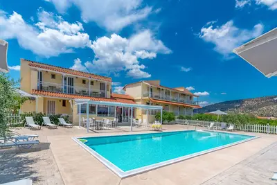 Image de Leonidas resort is full sea view.